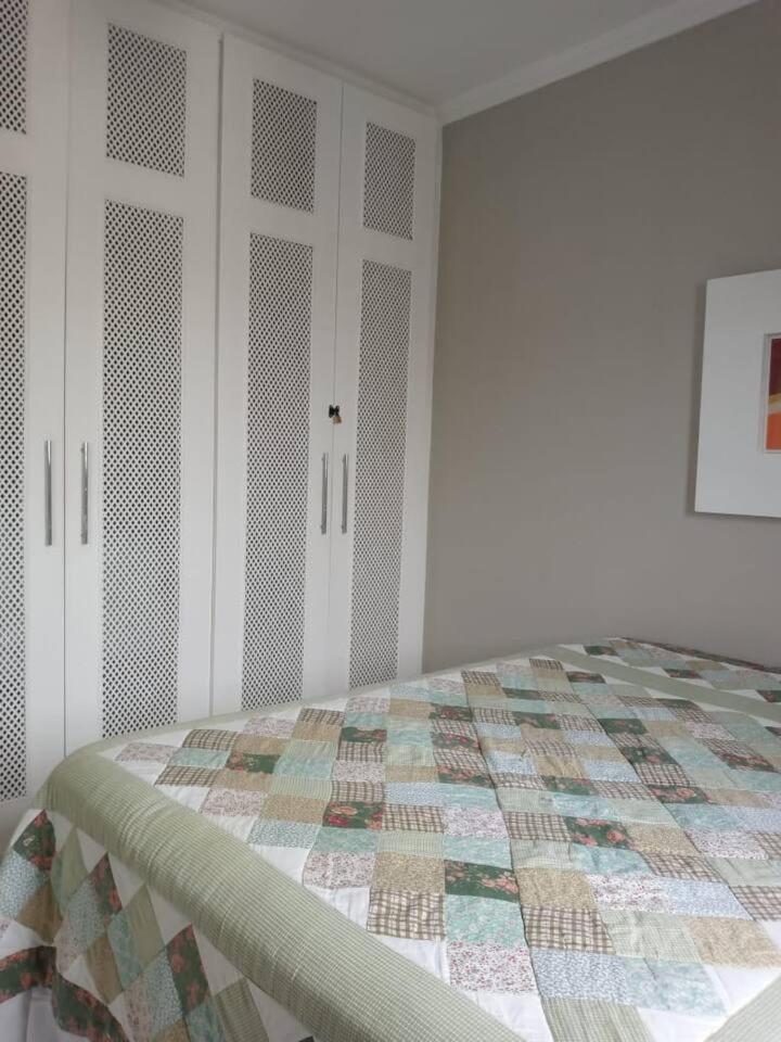 Апартаменты Apartamento completo na calçada da praia Гуаружа Экстерьер фото