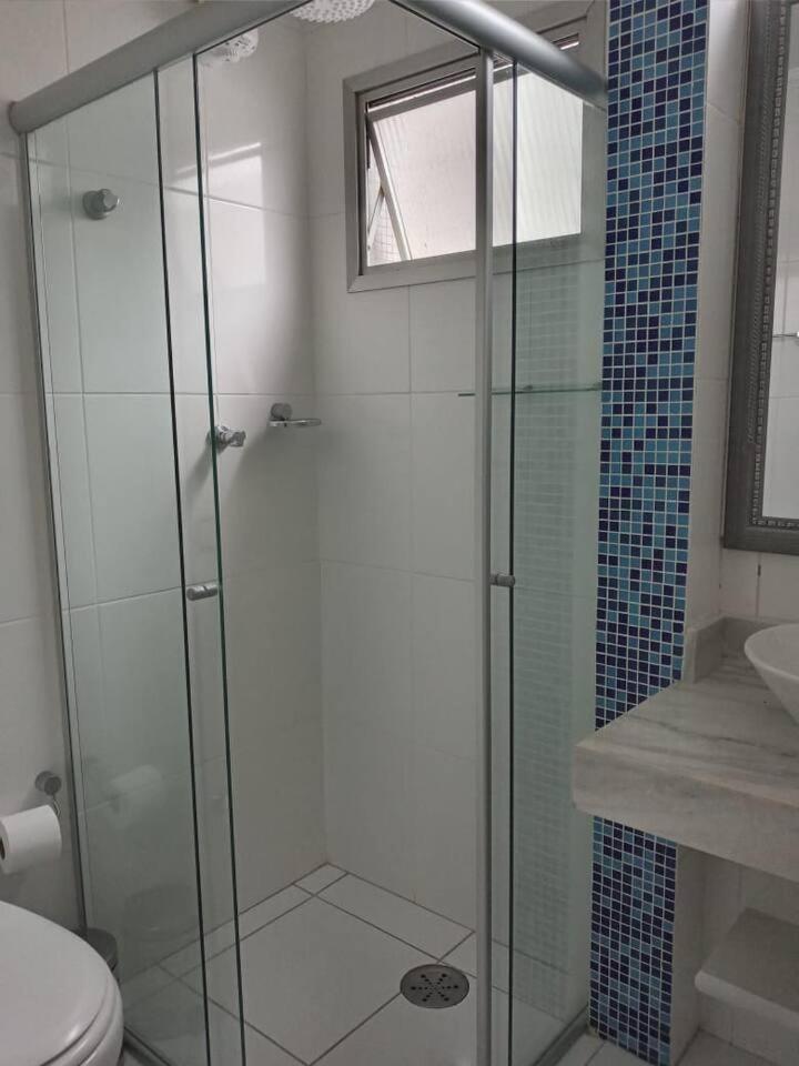 Апартаменты Apartamento completo na calçada da praia Гуаружа Экстерьер фото